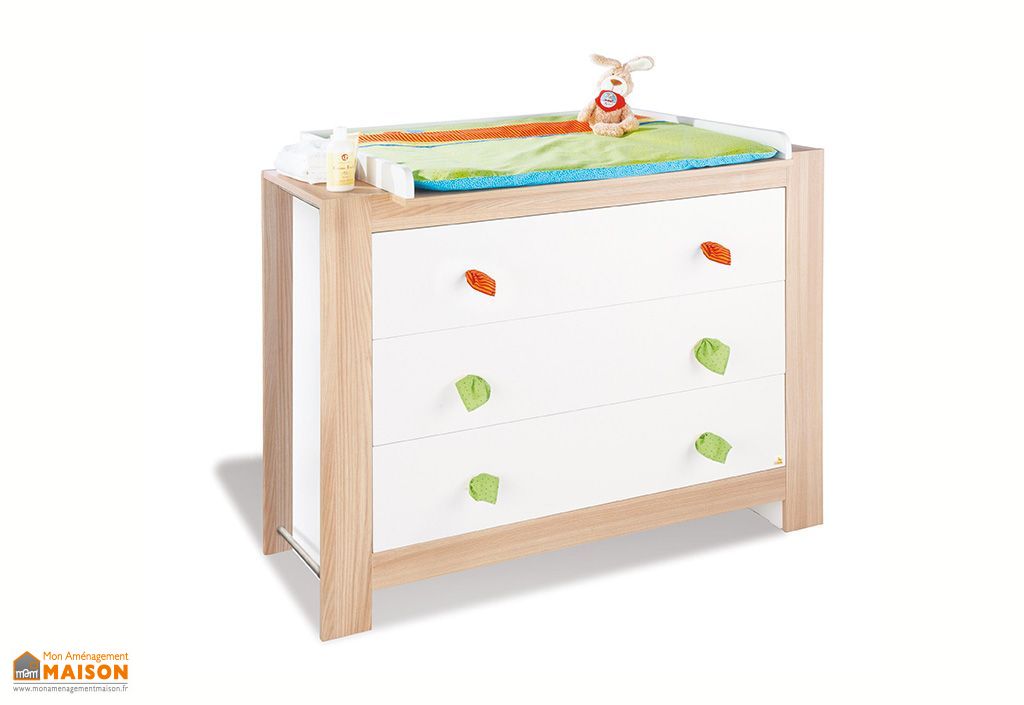 Idees d Chambre chambre bébé laqué blanc : Chambre Bu00e9bu00e9 Sigikid en Pin+Noyer Laquu00e9 Blanc, Lit + Commode ...