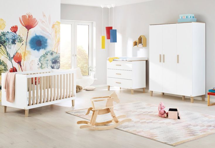 Chambre bébé complète en bois : lit évolutif, commode à langer et armoire