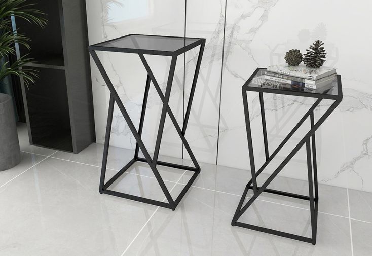 Ensemble de deux guéridons en métal et verre – Art de Fer