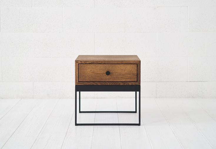 Table de chevet design et minimaliste en acier et bois huilé - Note