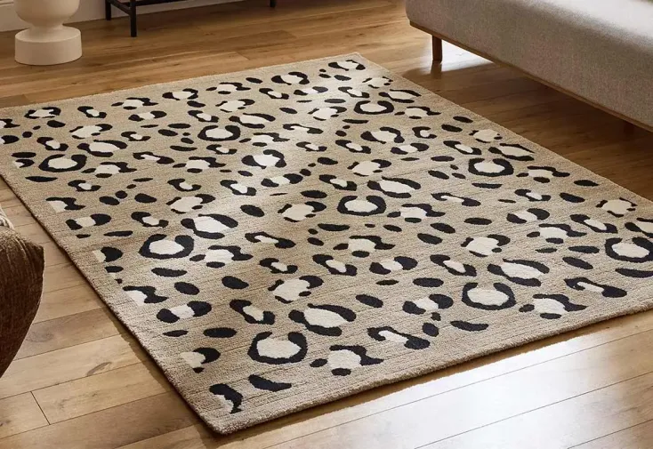 Tapis rectangulaire motifs léopard beige – Leovah 