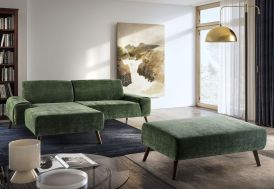canapé vert et son siège de coin dans un intérieur contemporain