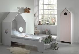 Chambre enfant en bois avec lit cabane 90 x 200 cm et armoire rose Casami Vipack