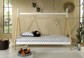 Lit pour enfant en bois de pin Vipack Tipi dans chambre d'enfant