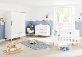 Chambre complète avec le lit, la commode et l'armoire