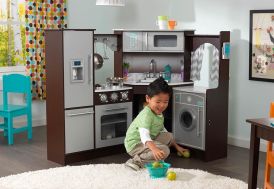 KidKraft Cuisine Enfant en Bois Countryside, Dinette Incluant Accessoires,  Ustensiles, Distributeur de Glaçons et Aimants Frigo, Jouet Enfant dès 3