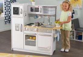 KidKraft Cuisine Enfant en Bois Countryside, Dinette Incluant Accessoires,  Ustensiles, Distributeur de Glaçons et Aimants Frigo, Jouet Enfant dès 3