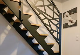 Escalier droit en métal sur mesure marches en bois Kandinsky
