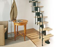 escalier à pas décalés en acier avec marches en bois