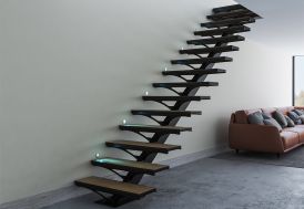 Escalier sur mesure en métal avec limon central carré 