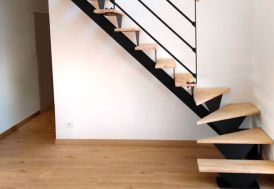 Limon central en métal pour escalier quart tournant sur mesure Klee