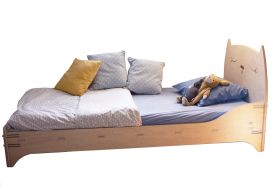 Lit simple en bois de bouleau tête de lit chat