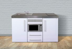 Kitchenette en métal blanc avec un réfrigérateur, une plaque de cuisson et un micro-ondes