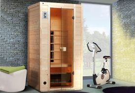 Cabine en bois à infrarouges sauna dans une pièce