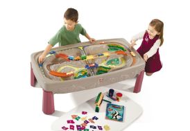 table pour enfants 2 en 1 : circuit de train et surface tableau blanc