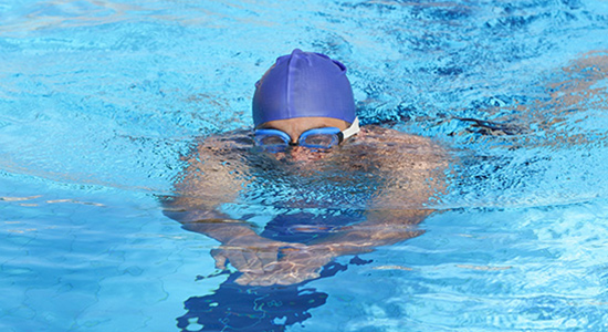 Reprendre le sport avec la natation