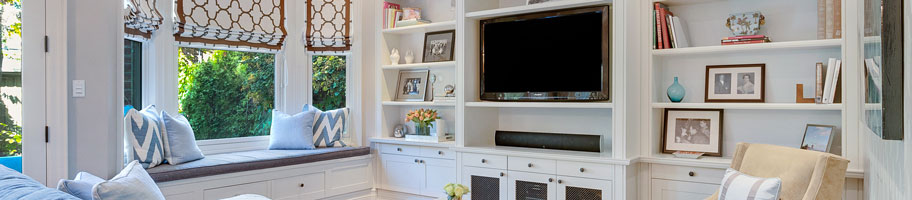 Meuble de rangement pour TV et bibliothèque.