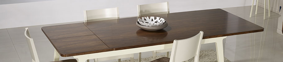 Table de salon design en bois.